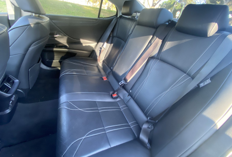 Lexus ES TVA RECUPERABLE VII Phase 2 300h 2.5 VVT-i 218CH Hybrid E-CVT 178CH LUXE