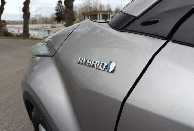 Toyota C-HR I 1.8 VVT-i HSD Hybrid 2WD 122