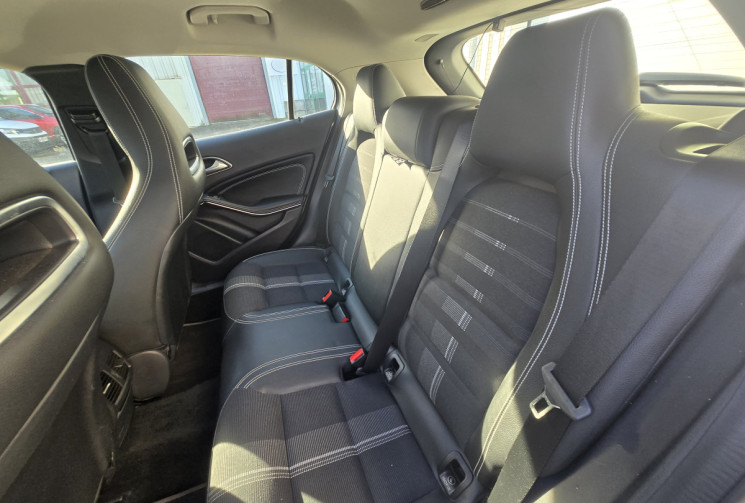 Mercedes GLA 180 122ch Sensation 7G-DC *CARPLAY*HAYON ELECTRIQUE*CAMERA*CLIM AUTO* TBE CARROSSERIE* 