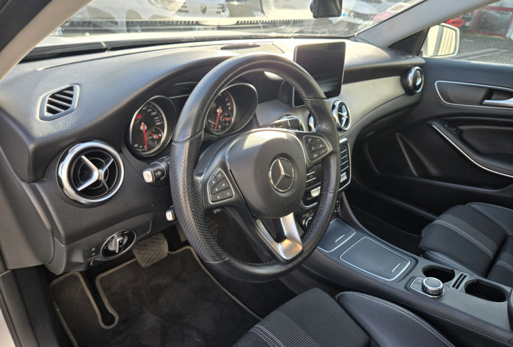 Mercedes GLA 180 122ch Sensation 7G-DC *CARPLAY*HAYON ELECTRIQUE*CAMERA*CLIM AUTO* TBE CARROSSERIE* 