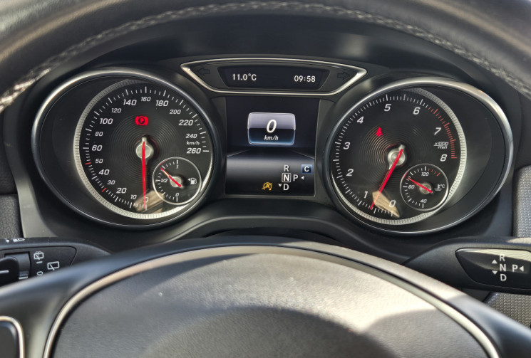 Mercedes GLA 180 122ch Sensation 7G-DC *CARPLAY*HAYON ELECTRIQUE*CAMERA*CLIM AUTO* TBE CARROSSERIE* 