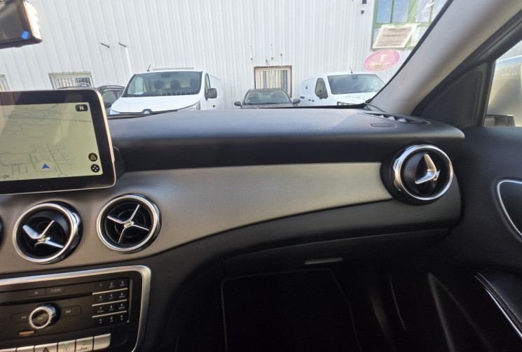 Mercedes GLA 180 122ch Sensation 7G-DC *CARPLAY*HAYON ELECTRIQUE*CAMERA*CLIM AUTO* TBE CARROSSERIE* 