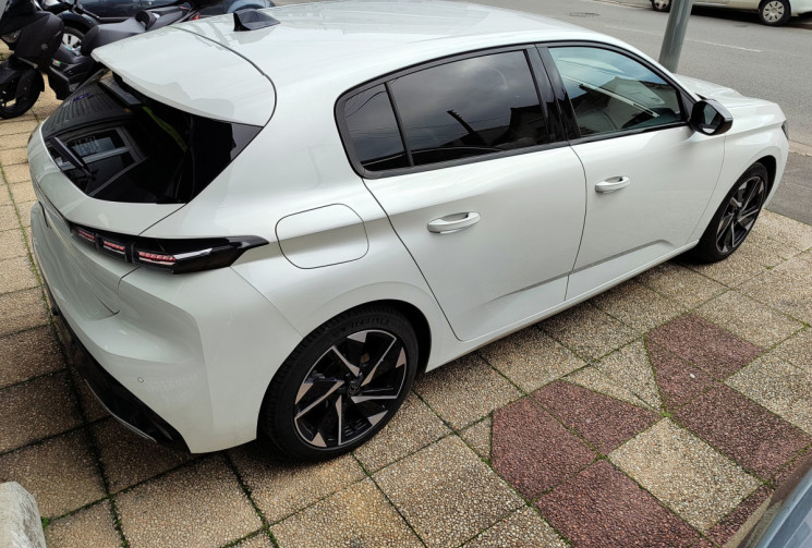 Peugeot 308 1.2 130 EAT8 ALLURE PACK / 1ère Main 