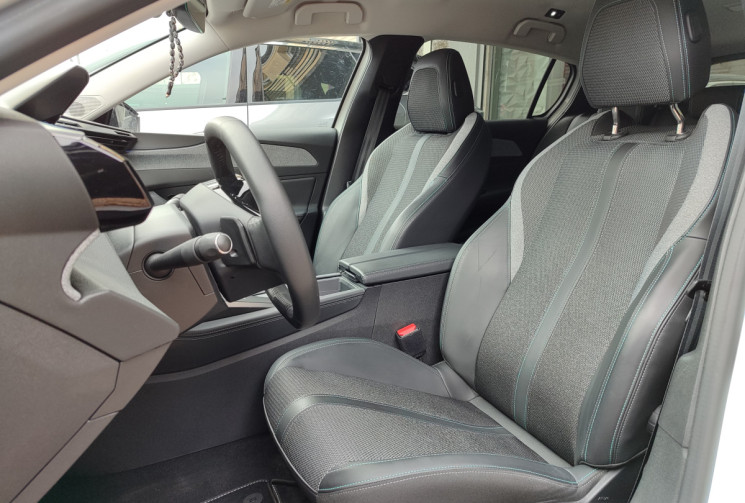 Peugeot 308 1.2 130 EAT8 ALLURE PACK / 1ère Main 