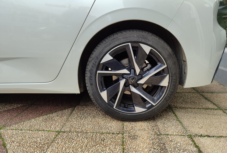 Peugeot 308 1.2 130 EAT8 ALLURE PACK / 1ère Main 