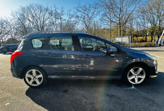Peugeot 308 SW 2.0 HDI 135ch Féline 7 places / Attelage / Entretien suivi