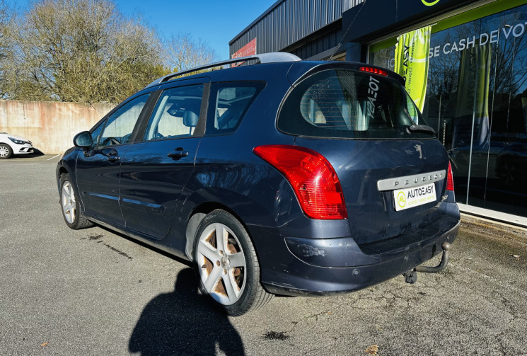 Peugeot 308 SW 2.0 HDI 135ch Féline 7 places / Attelage / Entretien suivi
