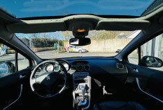 Peugeot 308 SW 2.0 HDI 135ch Féline 7 places / Attelage / Entretien suivi