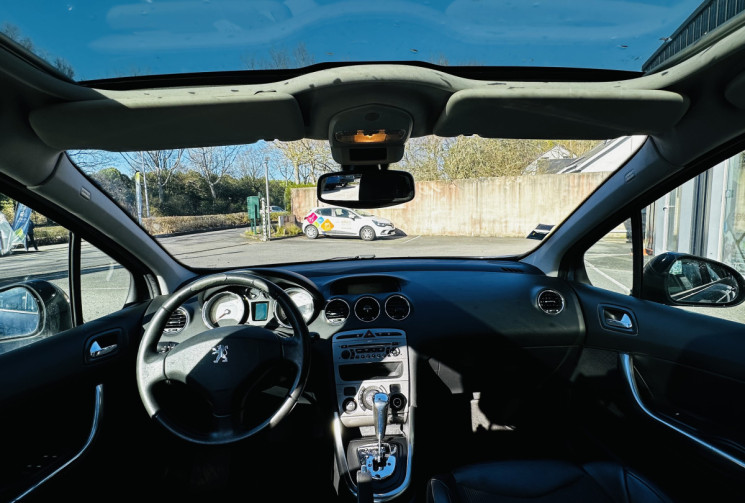 Peugeot 308 SW 2.0 HDI 135ch Féline 7 places / Attelage / Entretien suivi