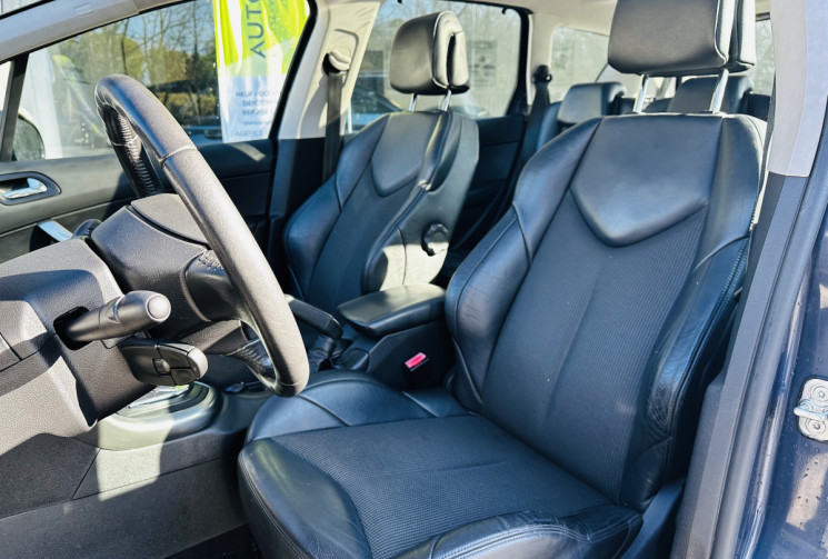 Peugeot 308 SW 2.0 HDI 135ch Féline 7 places / Attelage / Entretien suivi