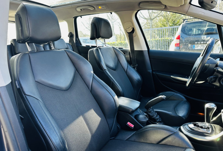 Peugeot 308 SW 2.0 HDI 135ch Féline 7 places / Attelage / Entretien suivi