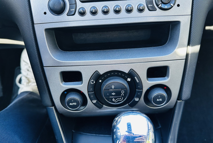 Peugeot 308 SW 2.0 HDI 135ch Féline 7 places / Attelage / Entretien suivi