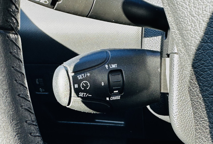 Peugeot 308 SW 2.0 HDI 135ch Féline 7 places / Attelage / Entretien suivi