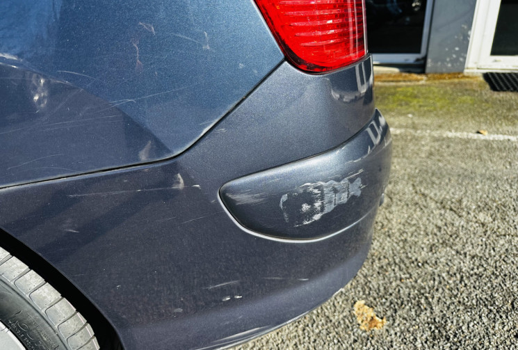 Peugeot 308 SW 2.0 HDI 135ch Féline 7 places / Attelage / Entretien suivi