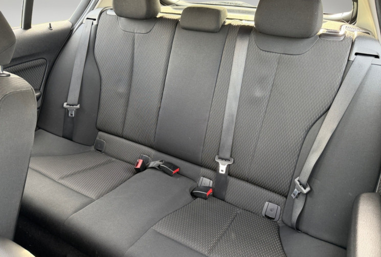 BMW Série 1 118d Business Design / sièges chauffants / Radar AV/AR / GPS