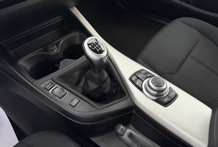 BMW Série 1 118d Business Design / sièges chauffants / Radar AV/AR / GPS