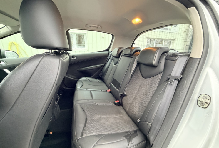 Peugeot 308 1.6 VTi 16v 120 ch D-Sign 5p * 42 000 Km * GPS * Siège Tissu & Sim Cuir * Jantes Alu R17