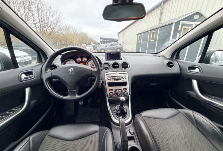 Peugeot 308 1.6 VTi 16v 120 ch D-Sign 5p * 42 000 Km * GPS * Siège Tissu & Sim Cuir * Jantes Alu R17