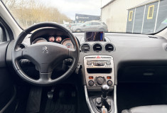 Peugeot 308 1.6 VTi 16v 120 ch D-Sign 5p * 42 000 Km * GPS * Siège Tissu & Sim Cuir * Jantes Alu R17