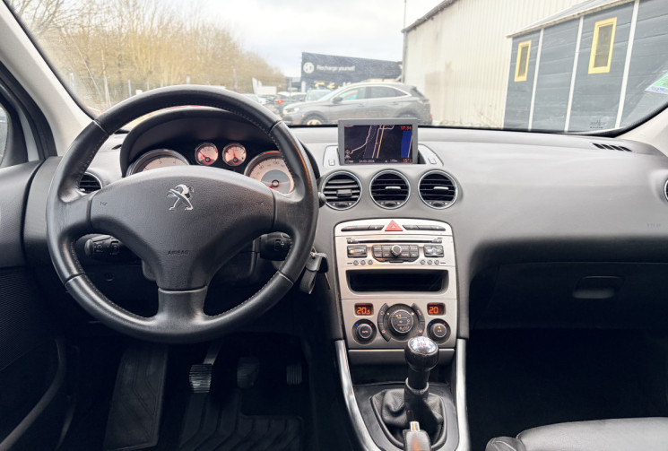 Peugeot 308 1.6 VTi 16v 120 ch D-Sign 5p * 42 000 Km * GPS * Siège Tissu & Sim Cuir * Jantes Alu R17