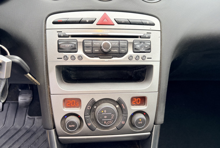 Peugeot 308 1.6 VTi 16v 120 ch D-Sign 5p * 42 000 Km * GPS * Siège Tissu & Sim Cuir * Jantes Alu R17