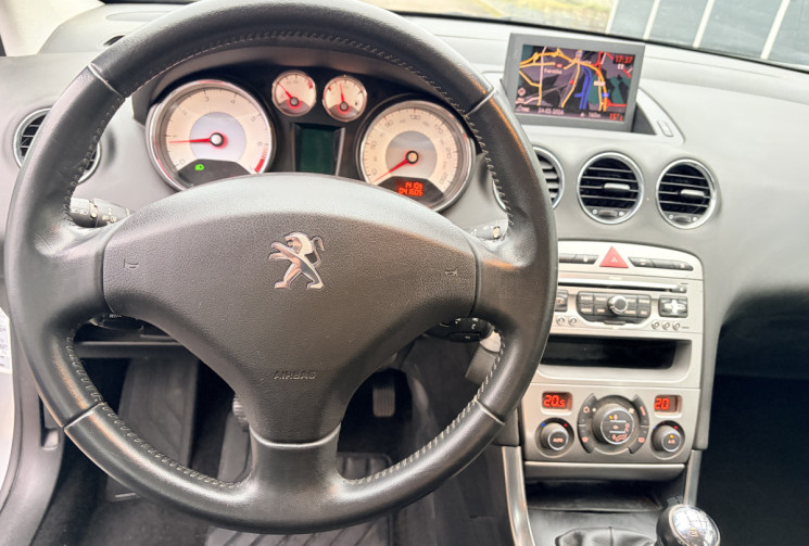 Peugeot 308 1.6 VTi 16v 120 ch D-Sign 5p * 42 000 Km * GPS * Siège Tissu & Sim Cuir * Jantes Alu R17