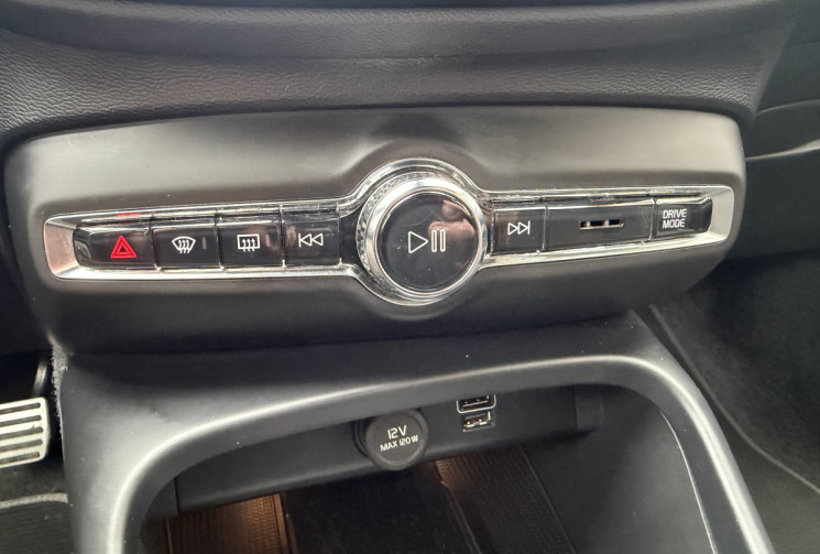 Volvo XC40 T4 RECHARGE 129+82 DCT7 R-DESIGN * ENTRETIEN COMPLET * TVA RECUPERABLE * GARANTIE 6 MOIS