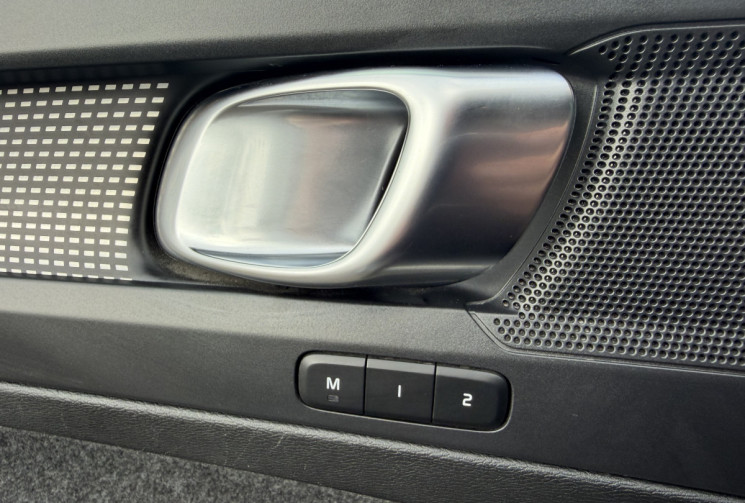 Volvo XC40 T4 RECHARGE 129+82 DCT7 R-DESIGN * ENTRETIEN COMPLET * TVA RECUPERABLE * GARANTIE 6 MOIS