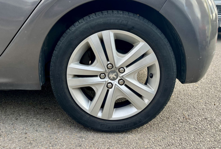 Peugeot 208 Active 1.2 Puretech 82cv / Distribution changée/ 5 portes / CarPlay / 66000km / 2019