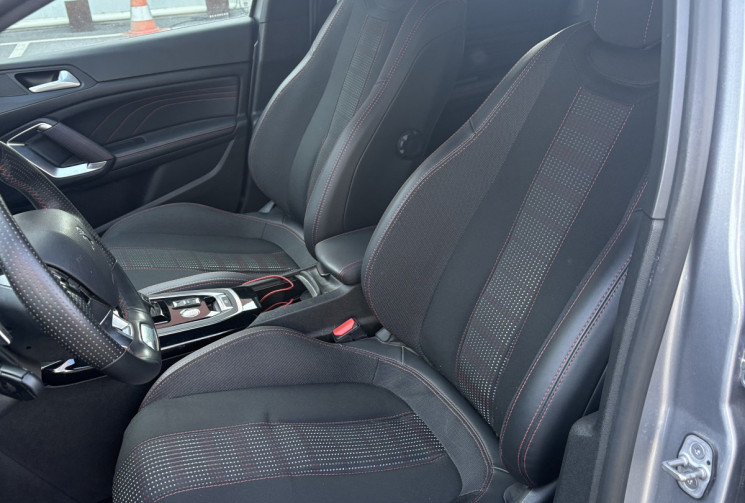 Peugeot 308 GT Line 130cv EAT8 / 31000km / 2019 / Distribution neuve / Suivi complet / Super état 