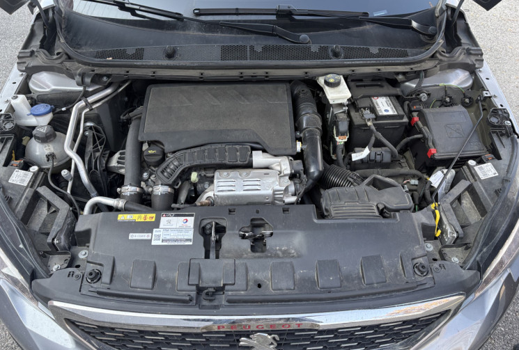 Peugeot 308 GT Line 130cv EAT8 / 31000km / 2019 / Distribution neuve / Suivi complet / Super état 