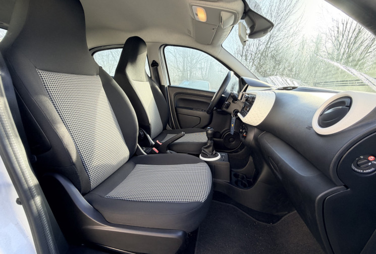 Renault Twingo III 1.0 SCe 65ch Life * 1er Main*8000Km*Feux Auto*Entretiens à jour