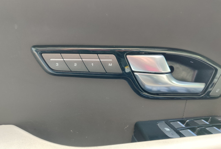 Land-Rover Range Rover Evoque 2.2 SD4 4WD BVA6 190 cv/ PRESTIGE / 1er Main 