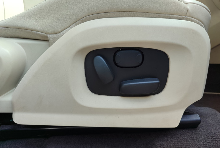 Land-Rover Range Rover Evoque 2.2 SD4 4WD BVA6 190 cv/ PRESTIGE / 1er Main 