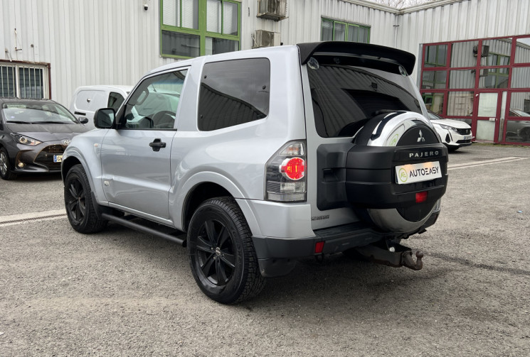 Mitsubishi Pajero 4 SPORT BLACK Short Wagon 200 cv 3.2 DI-D 4WD * Garantie 12 Mois * Très faible Km