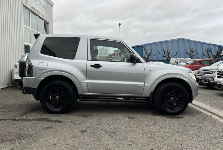 Mitsubishi Pajero 4 SPORT BLACK Short Wagon 200 cv 3.2 DI-D 4WD * Garantie 12 Mois * Très faible Km