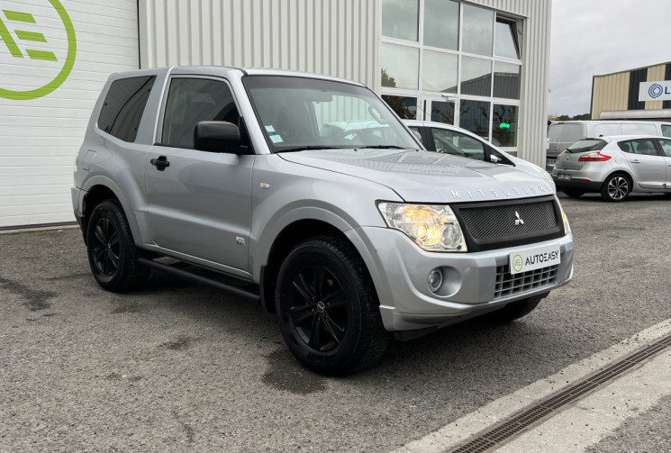 Mitsubishi Pajero 4 SPORT BLACK Short Wagon 200 cv 3.2 DI-D 4WD * Garantie 12 Mois * Très faible Km