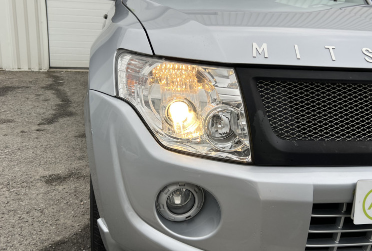 Mitsubishi Pajero 4 SPORT BLACK Short Wagon 200 cv 3.2 DI-D 4WD * Garantie 12 Mois * Très faible Km