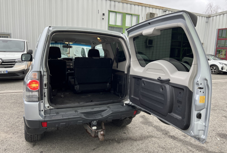 Mitsubishi Pajero 4 SPORT BLACK Short Wagon 200 cv 3.2 DI-D 4WD * Garantie 12 Mois * Très faible Km