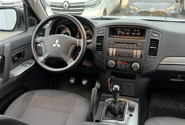 Mitsubishi Pajero 4 SPORT BLACK Short Wagon 200 cv 3.2 DI-D 4WD * Garantie 12 Mois * Très faible Km