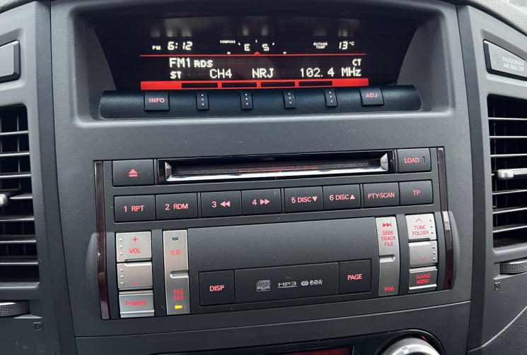 Mitsubishi Pajero 4 SPORT BLACK Short Wagon 200 cv 3.2 DI-D 4WD * Garantie 12 Mois * Très faible Km