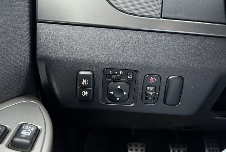 Mitsubishi Pajero 4 SPORT BLACK Short Wagon 200 cv 3.2 DI-D 4WD * Garantie 12 Mois * Très faible Km