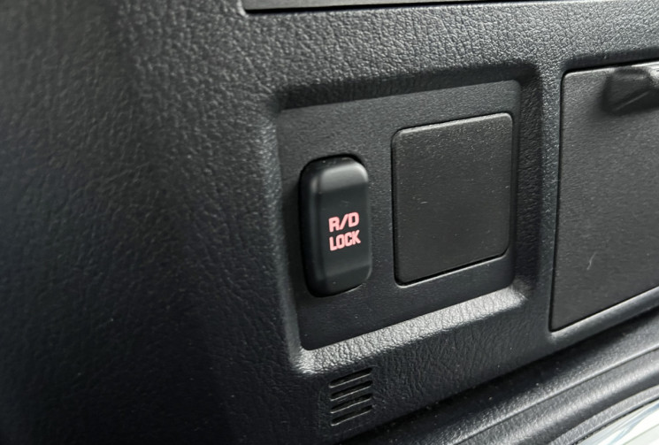 Mitsubishi Pajero 4 SPORT BLACK Short Wagon 200 cv 3.2 DI-D 4WD * Garantie 12 Mois * Très faible Km