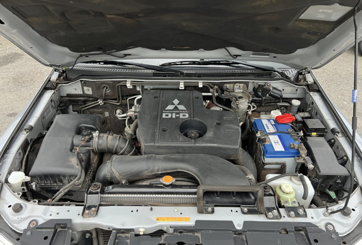 Mitsubishi Pajero 4 SPORT BLACK Short Wagon 200 cv 3.2 DI-D 4WD * Garantie 12 Mois * Très faible Km