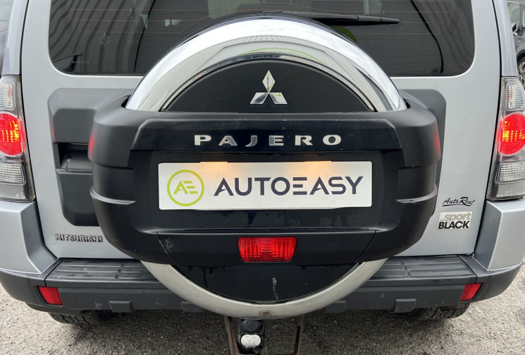 Mitsubishi Pajero 4 SPORT BLACK Short Wagon 200 cv 3.2 DI-D 4WD * Garantie 12 Mois * Très faible Km