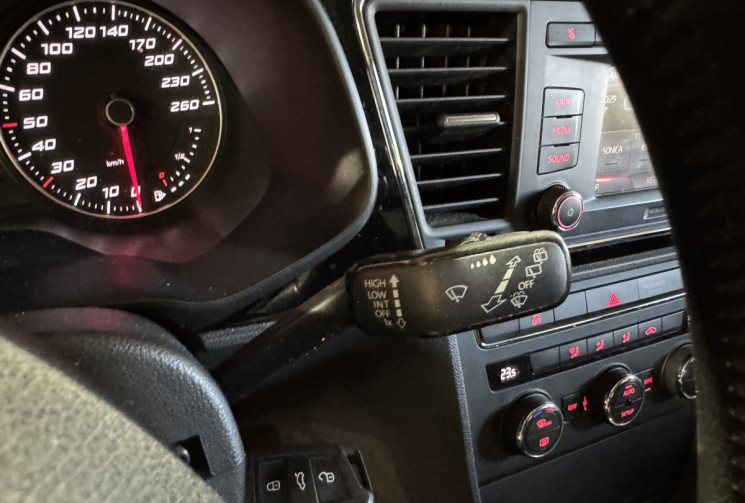 SEAT Leon GARANTIE 1 AN 5 portes 1.6 TDI 105 cv