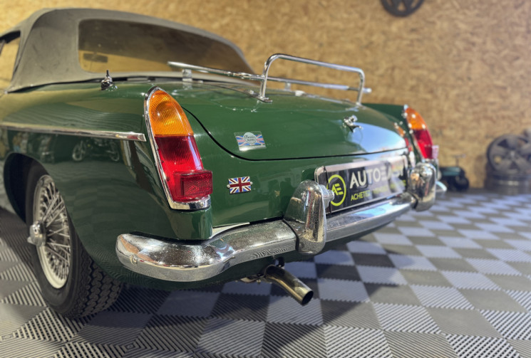 MG B DECAPOTABLE vert anglais + hardtop 