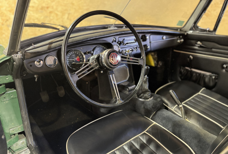 MG B DECAPOTABLE vert anglais + hardtop 