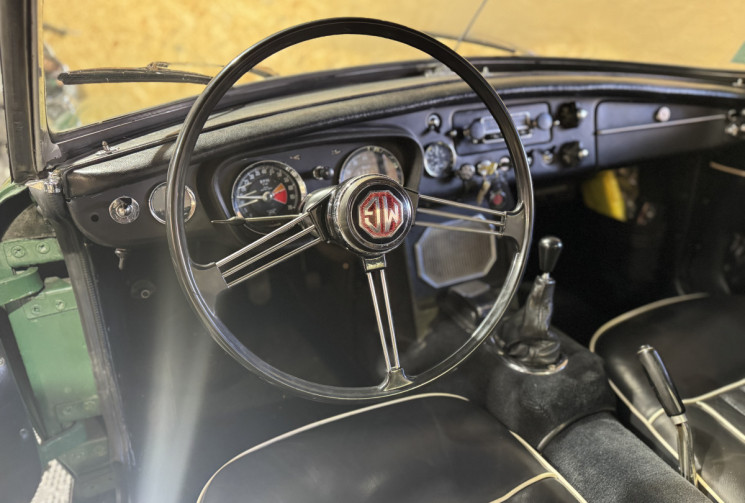 MG B DECAPOTABLE vert anglais + hardtop 