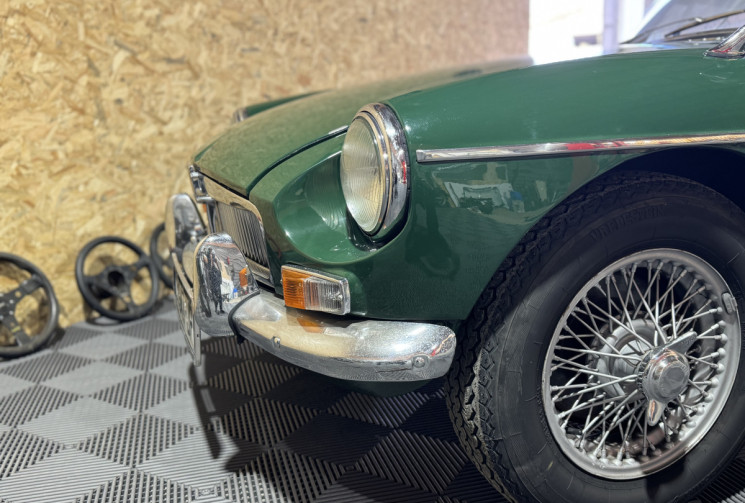 MG B DECAPOTABLE vert anglais + hardtop 